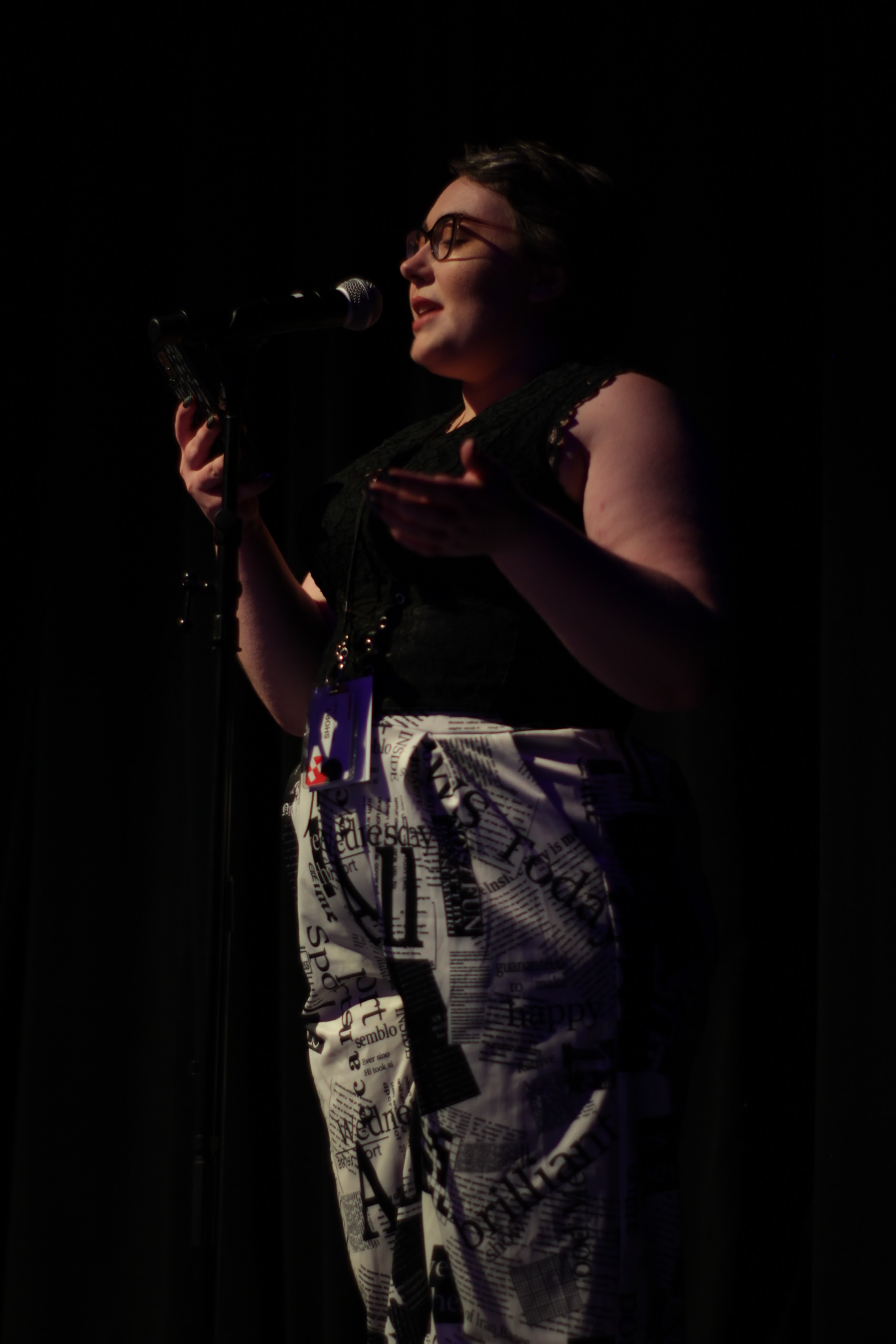 Alex Aimee Kist on the mic